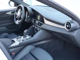 Alfa Romeo Giulia (2024) thumbnail 5