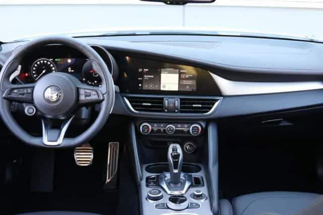 Alfa Romeo Giulia (2024) thumbnail 7