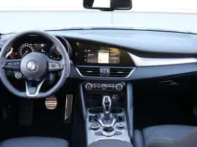 Alfa Romeo Giulia (2024) thumbnail 7