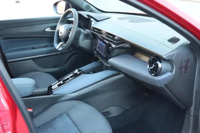 Alfa Romeo Junior (2025) thumbnail 8