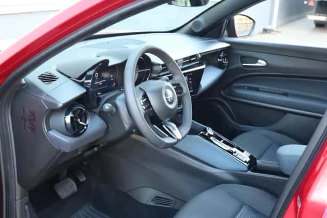Alfa Romeo Junior (2025) thumbnail 10