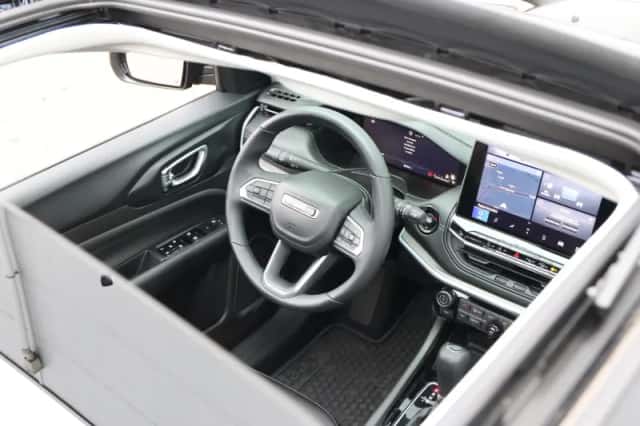 Jeep Compass (2024) thumbnail 9