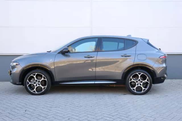 Alfa Romeo Tonale (2023) thumbnail 2