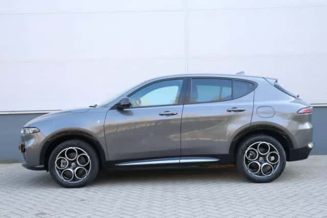 Alfa Romeo Tonale (2023) thumbnail 2