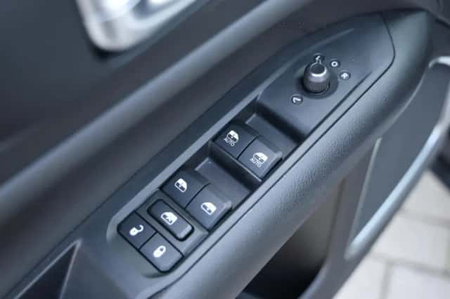 Jeep Compass (2023) thumbnail 25
