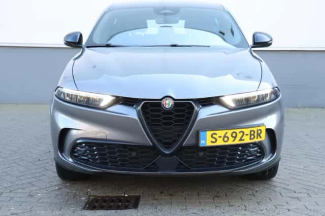 Alfa Romeo Tonale (2023) thumbnail 4