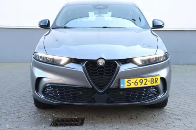 Alfa Romeo Tonale (2023) thumbnail 4