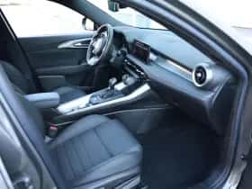 Alfa Romeo Tonale (2023) thumbnail 8