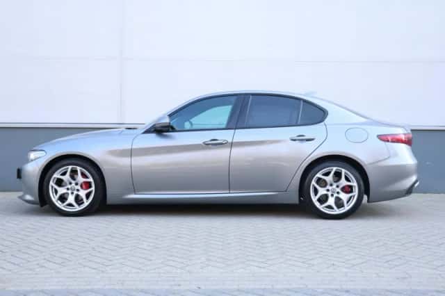 Alfa Romeo Giulia (2020) thumbnail 2