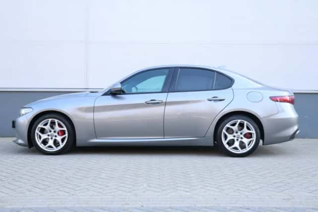 Alfa Romeo Giulia (2020) thumbnail 2