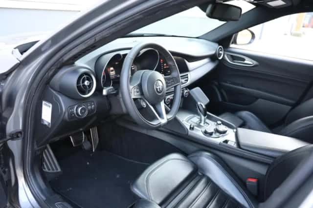 Alfa Romeo Giulia (2020) thumbnail 11
