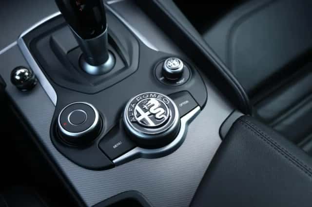 Alfa Romeo Giulia (2020) thumbnail 37