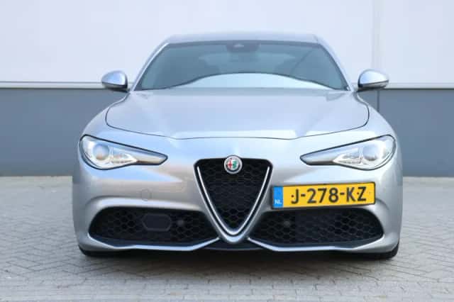 Alfa Romeo Giulia (2020) thumbnail 5