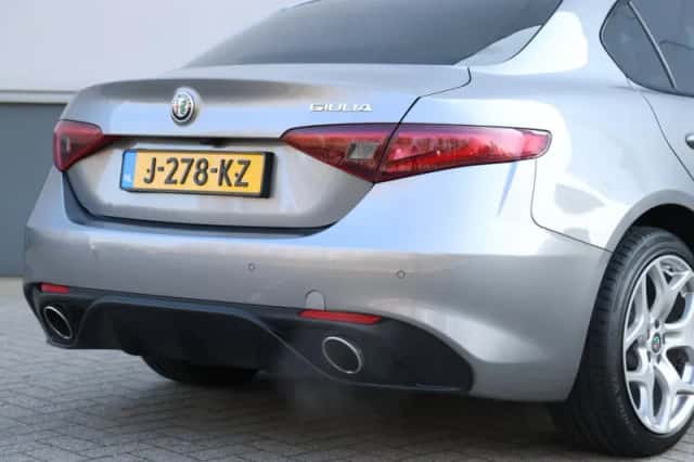 Alfa Romeo Giulia (2020) thumbnail 7