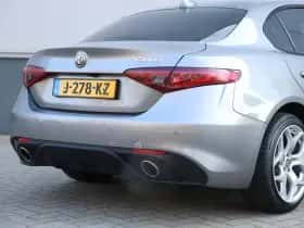 Alfa Romeo Giulia (2020) thumbnail 7