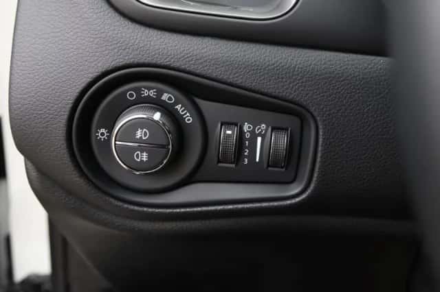 Jeep Renegade (2025) thumbnail 23
