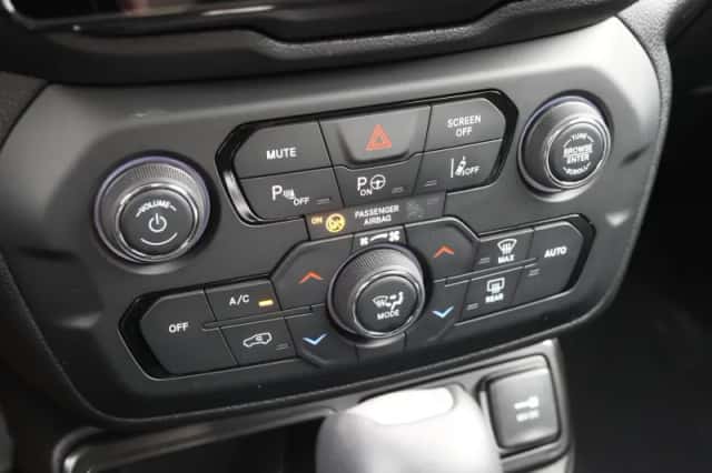 Jeep Renegade (2025) thumbnail 35