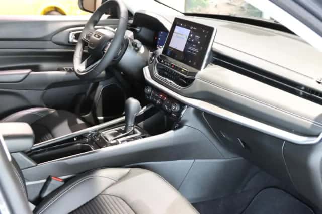 Jeep Compass (2024) thumbnail 9