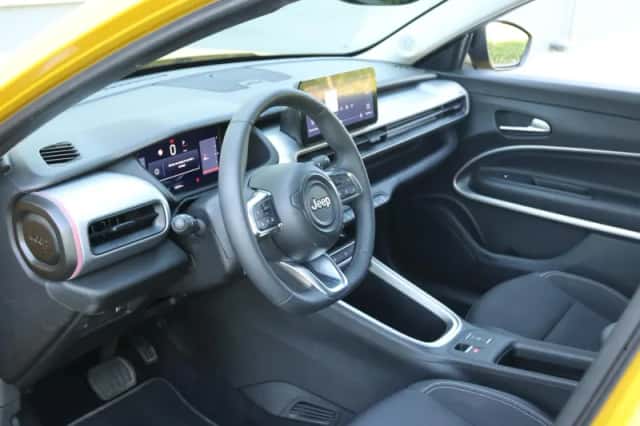 Jeep Avenger (2025) thumbnail 11