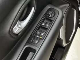 Jeep Renegade (2023) thumbnail 35