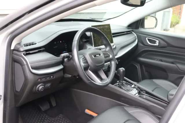 Jeep Compass (2023) thumbnail 13