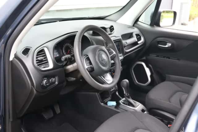 Jeep Renegade (2021) thumbnail 11
