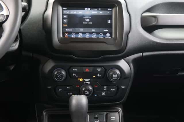 Jeep Renegade (2021) thumbnail 15