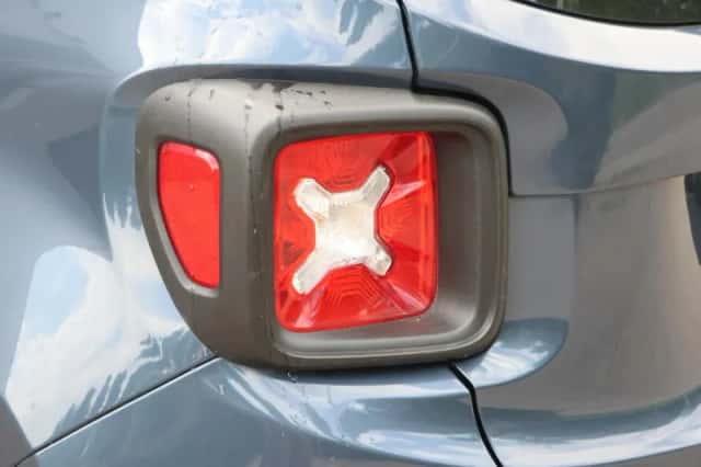 Jeep Renegade (2021) thumbnail 20