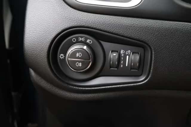 Jeep Renegade (2021) thumbnail 24