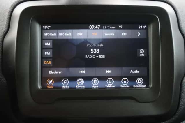 Jeep Renegade (2021) thumbnail 30