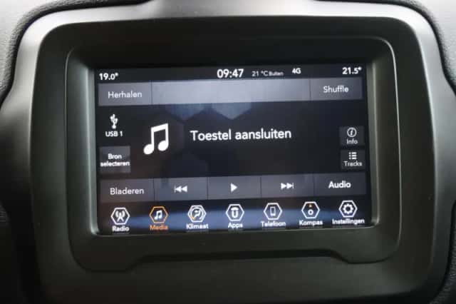 Jeep Renegade (2021) thumbnail 31