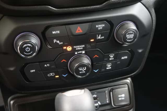 Jeep Renegade (2021) thumbnail 36