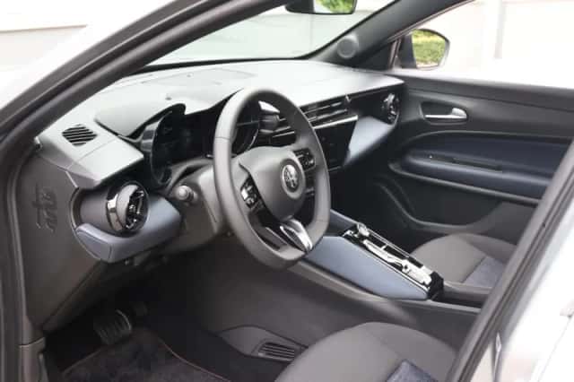 Alfa Romeo Junior (2025) thumbnail 11