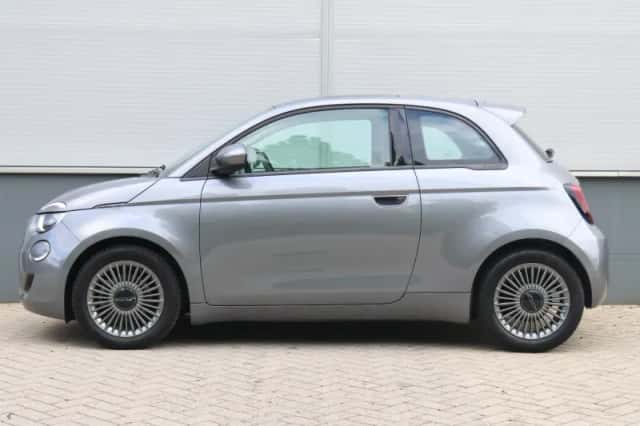 Fiat 500e (2022) thumbnail 2
