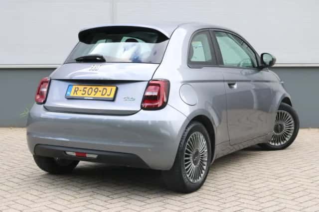 Fiat 500e (2022) thumbnail 3