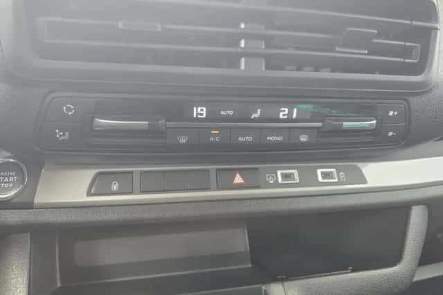 Opel Vivaro-e (2025) thumbnail 16