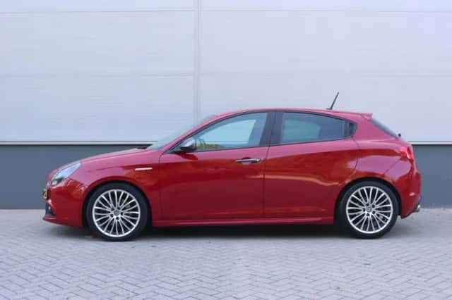 Alfa Romeo Giulietta (2018) thumbnail 2
