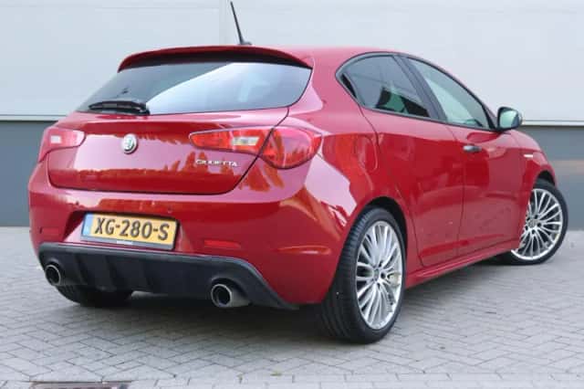 Alfa Romeo Giulietta (2018) thumbnail 3