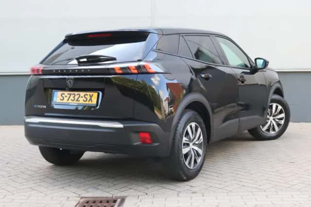 Peugeot e-2008 (2023) thumbnail 3