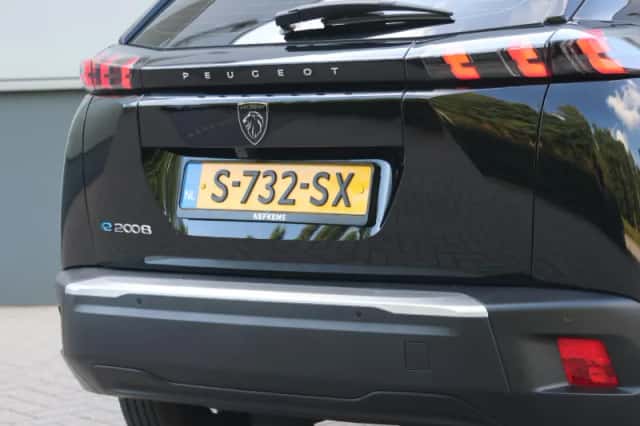 Peugeot e-2008 (2023) thumbnail 6