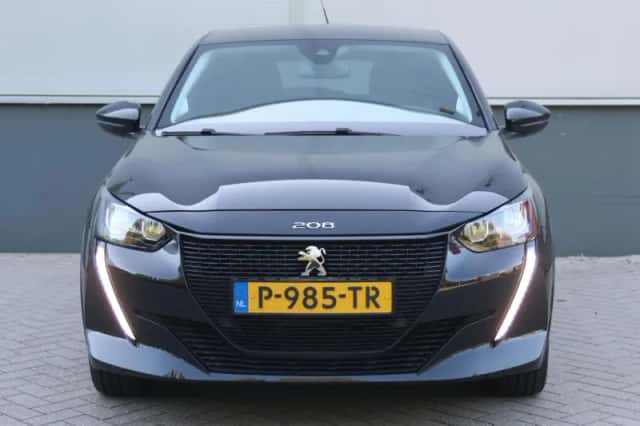 Peugeot e-208 (2022) thumbnail 4