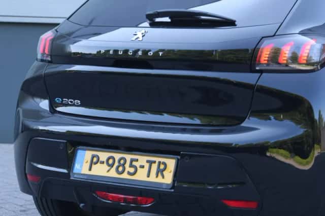 Peugeot e-208 (2022) thumbnail 6