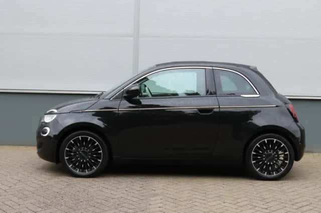 Fiat 500C (2024) thumbnail 2