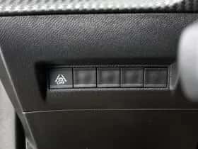 Peugeot 2008 (2021) thumbnail 36