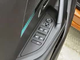 Peugeot 2008 (2021) thumbnail 32