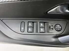 Peugeot 2008 (2020) thumbnail 35
