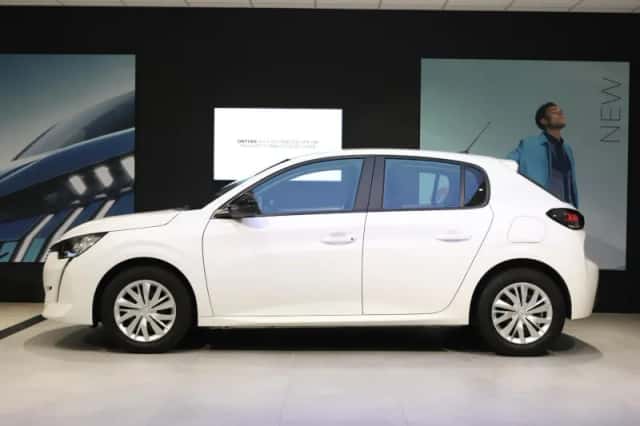 Peugeot 208 (2023) thumbnail 2