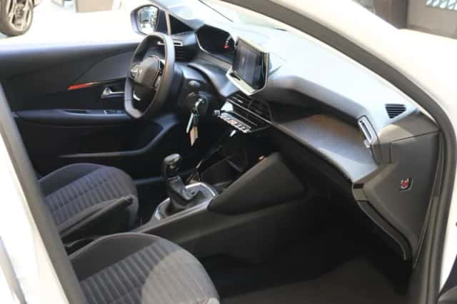 Peugeot 208 (2023) thumbnail 5