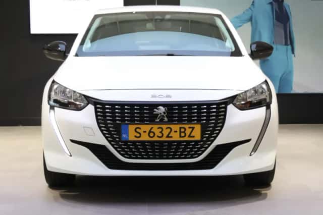 Peugeot 208 (2023) thumbnail 6