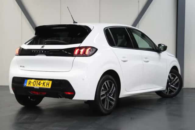 Peugeot 208 (2022) thumbnail 3